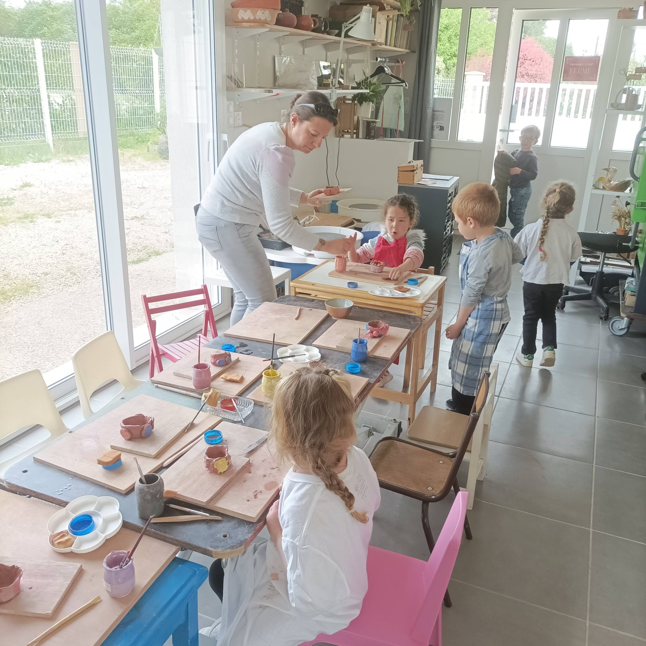 L'atelier poterie délocalisé Evasion. Créations à thème, démonstrations. Activité poterie ponctuelle ou régulière chez vous.
